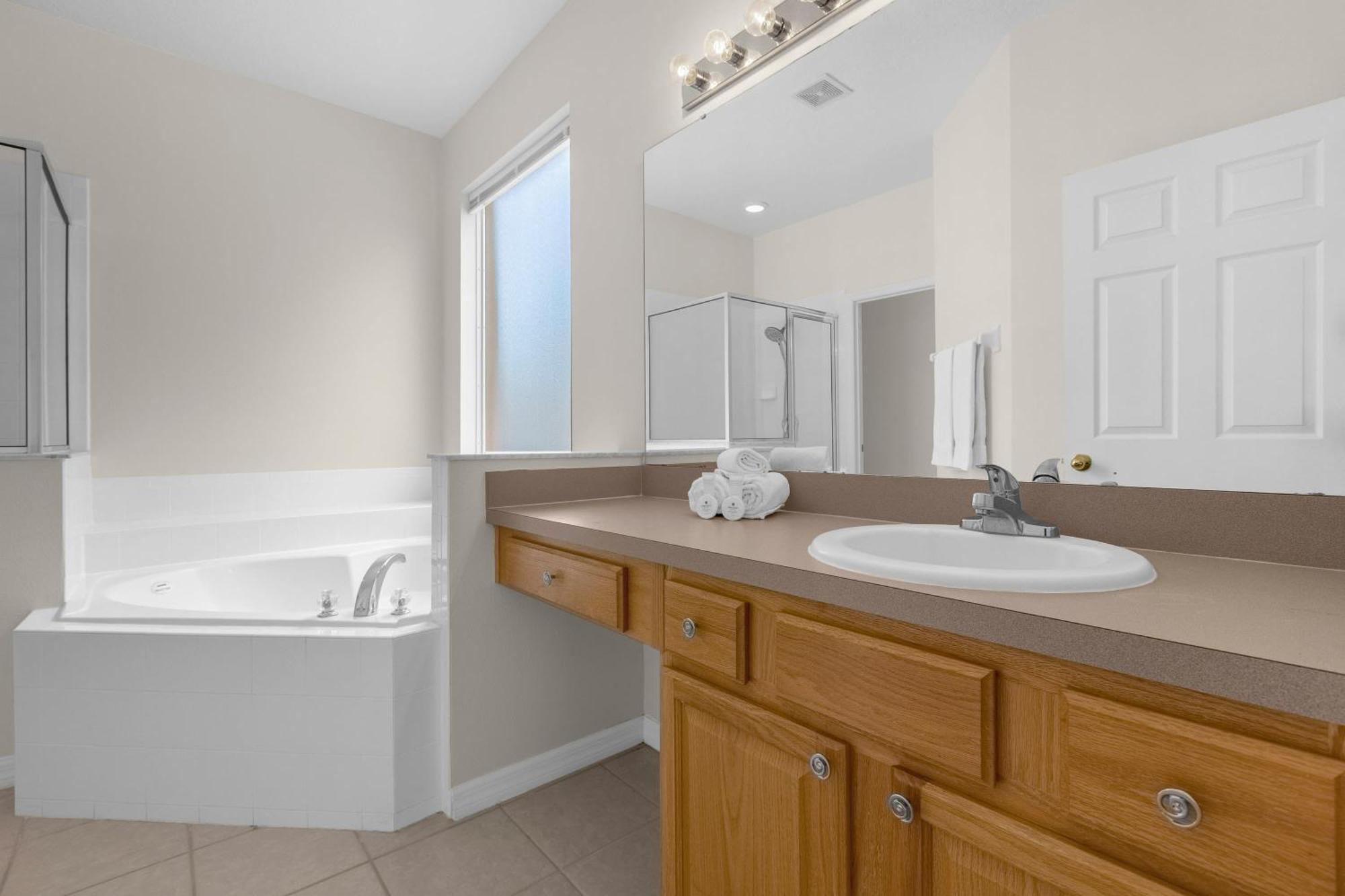 Large Spacious Home W Private Pool & Hot Tub Davenport Exterior foto